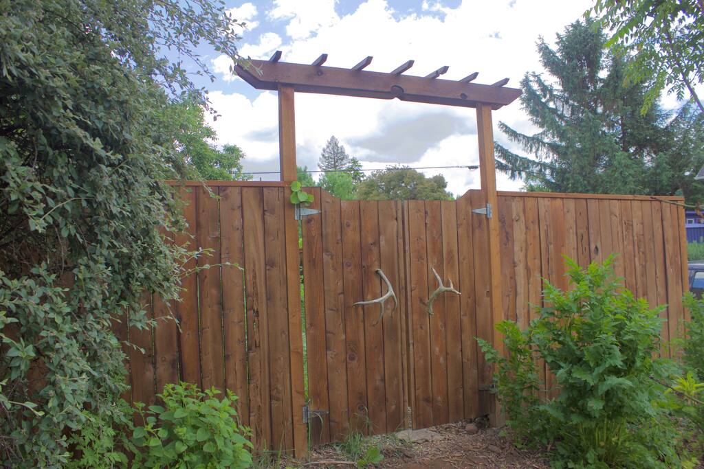 Front entrance to the garden & backyard.