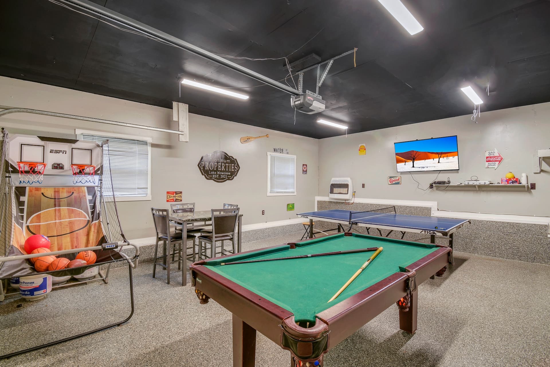 Lake Wawasee! Hot Tub/Gameroom/Pontoon Rental