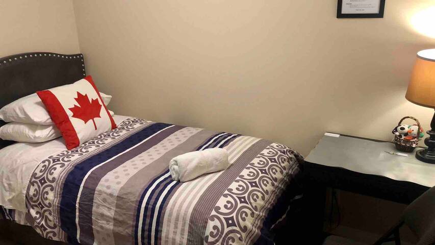 Room C, Airport 9 min, Superstore Cross, New Clean