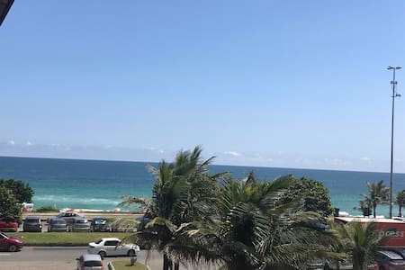 De frente para o mar