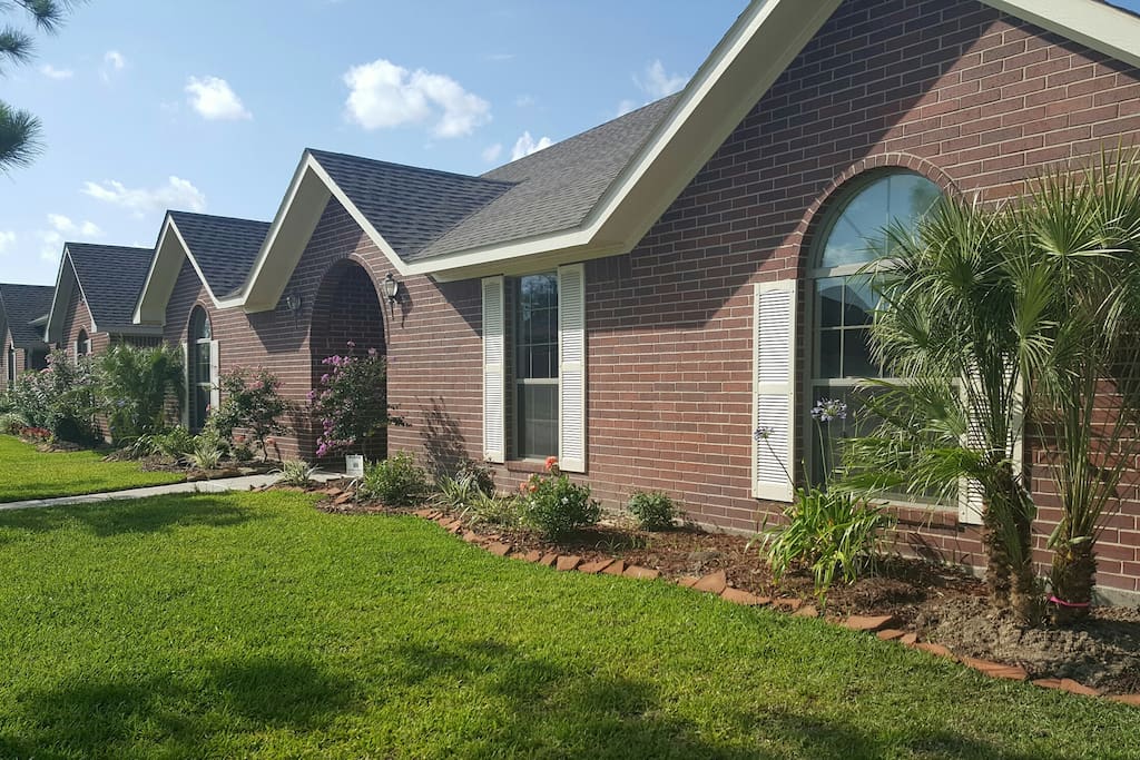 Comfy single story ranch home.