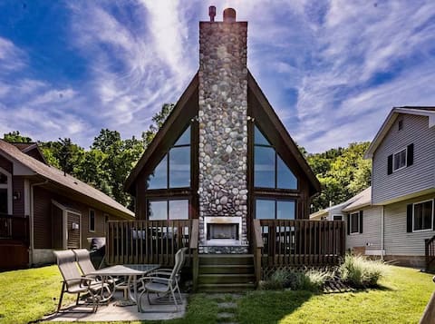 Stunning A-Frame lakehouse w/ all modern comforts!