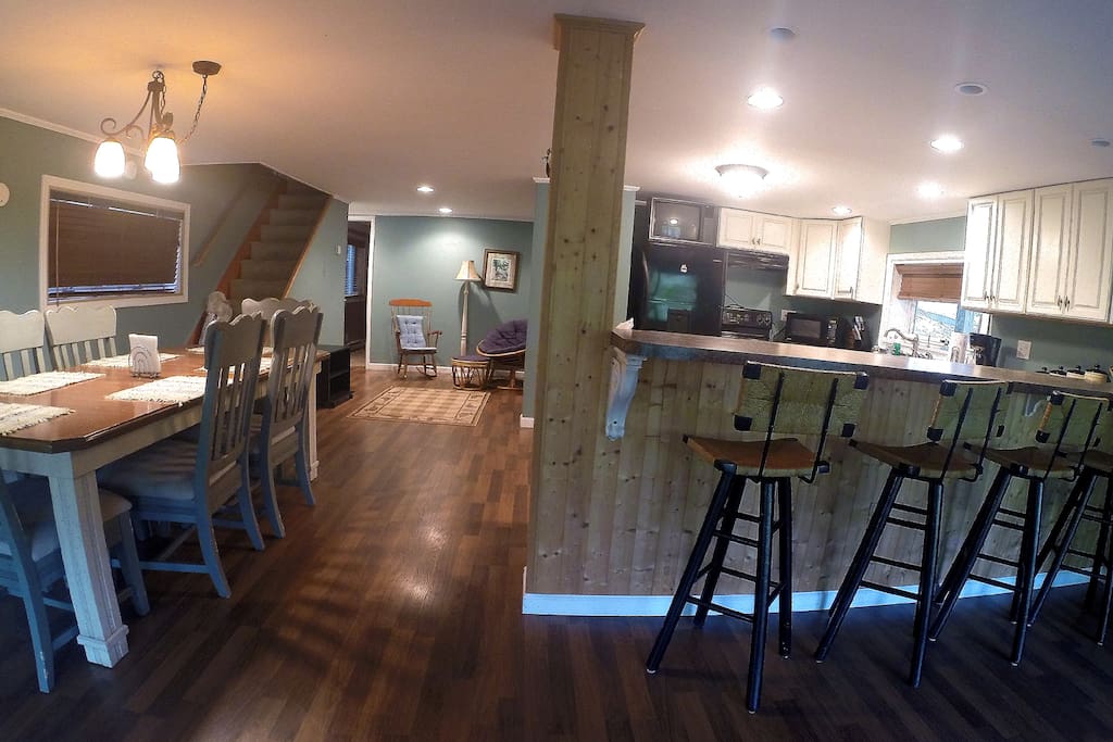 KITCHEN BAR AREA