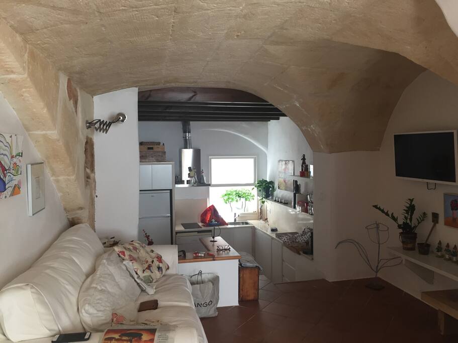 La entrada y a bajo la cocina