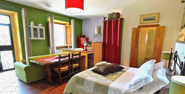 סוויטת גורמה (עם גישה פרטית לגינה ולמטבחון)