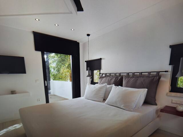 MichELe Luxury Penthouse gallery image 5