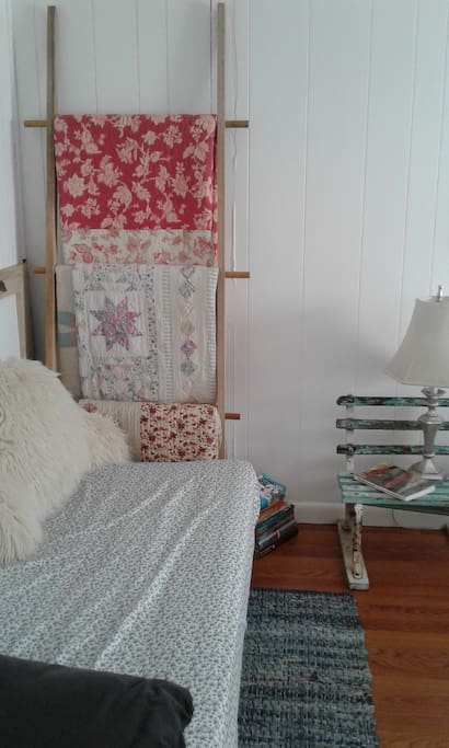 Bedroom 1 (left side) with Twin bed/daybed and new quilt ladder... love it!
