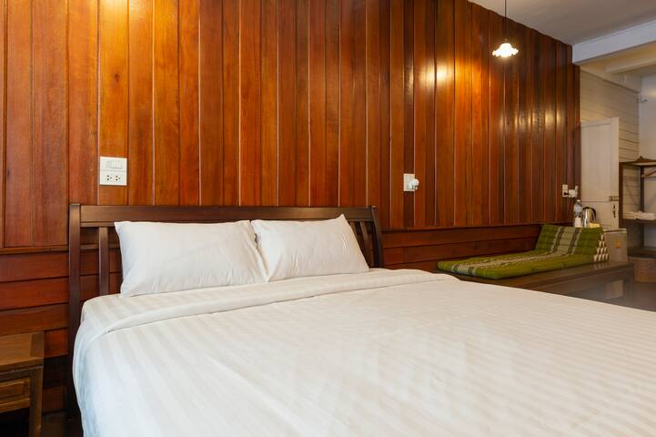 5BR Home for 20 pax; Khaosan /OldTown; w/Breakfast gallery image 4