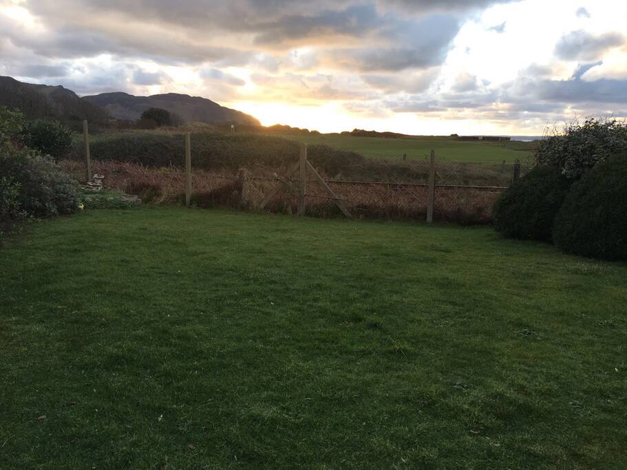 Enclosed garden with lovely views, dog safe. /