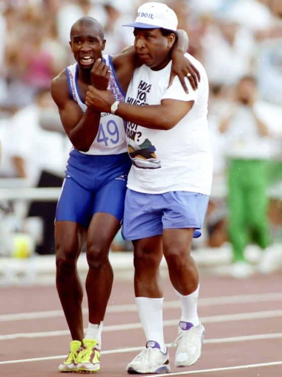 Show full-screen, host-provided image