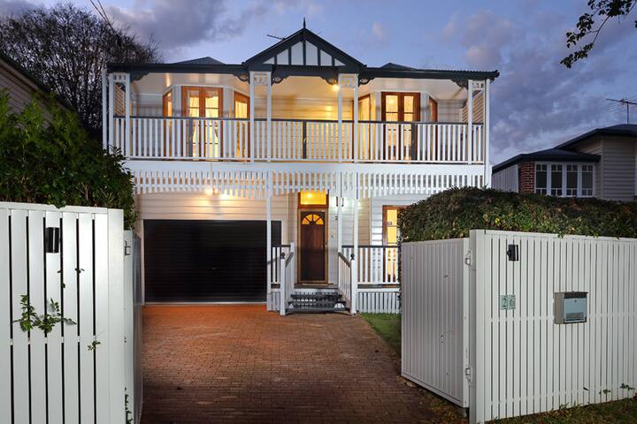 Juliana’s★Entire Top flr, 3 dble bed+lounge/kitch gallery image 3