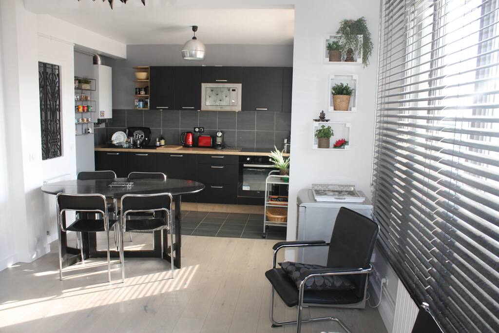 CUISINE ÉQUIPÉE AVEC TOUT LE NÉCESSAIRE POUR CUISINER. PETIT DÉJEUNER BIO.
