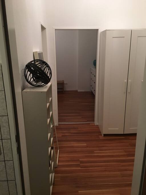 Flur, Blick ins Schlafzimmer
