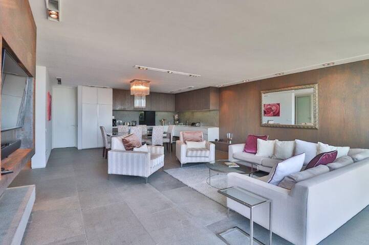 Waterfall 2 bed apartment in Camps Bay . Inverters gallery image 3