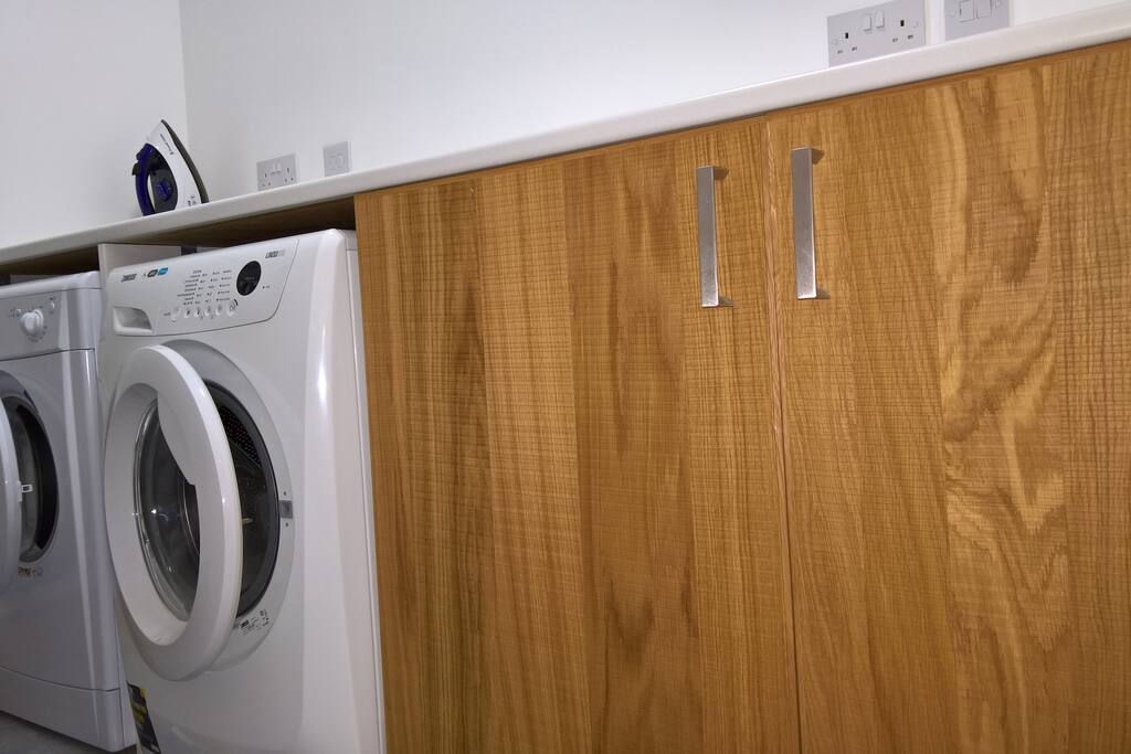 Utility room, with washing machine and tumble dryer