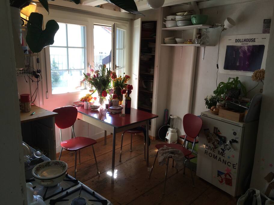 Kitchen on the 4th Floor, Picture 2