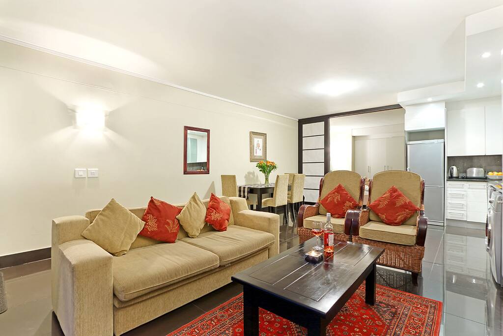 Gill's Apartment Lounge