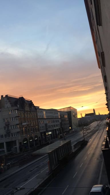 Ausblick aus dem Fenster auf die Stadt