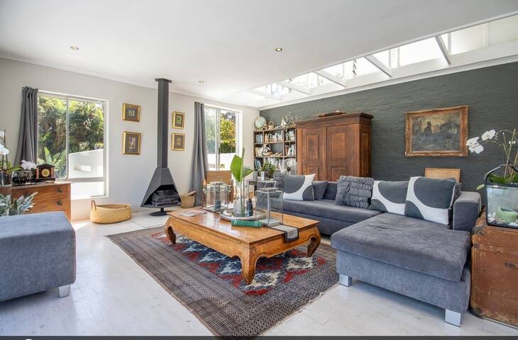 Villa Haus Mo Breathtaking Sea and Mountain views gallery image 3