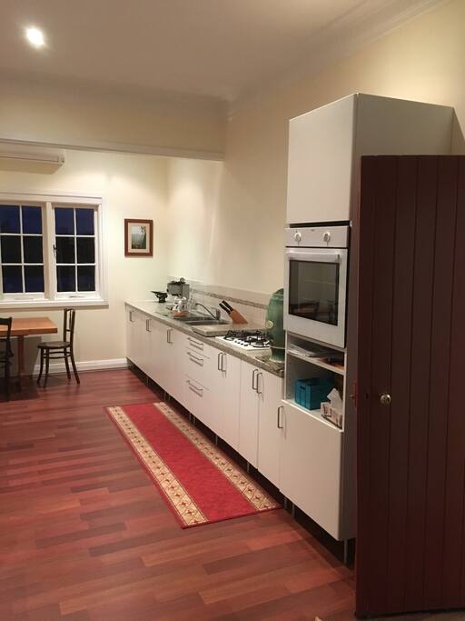 Fully equipped kitchen oven hot plates