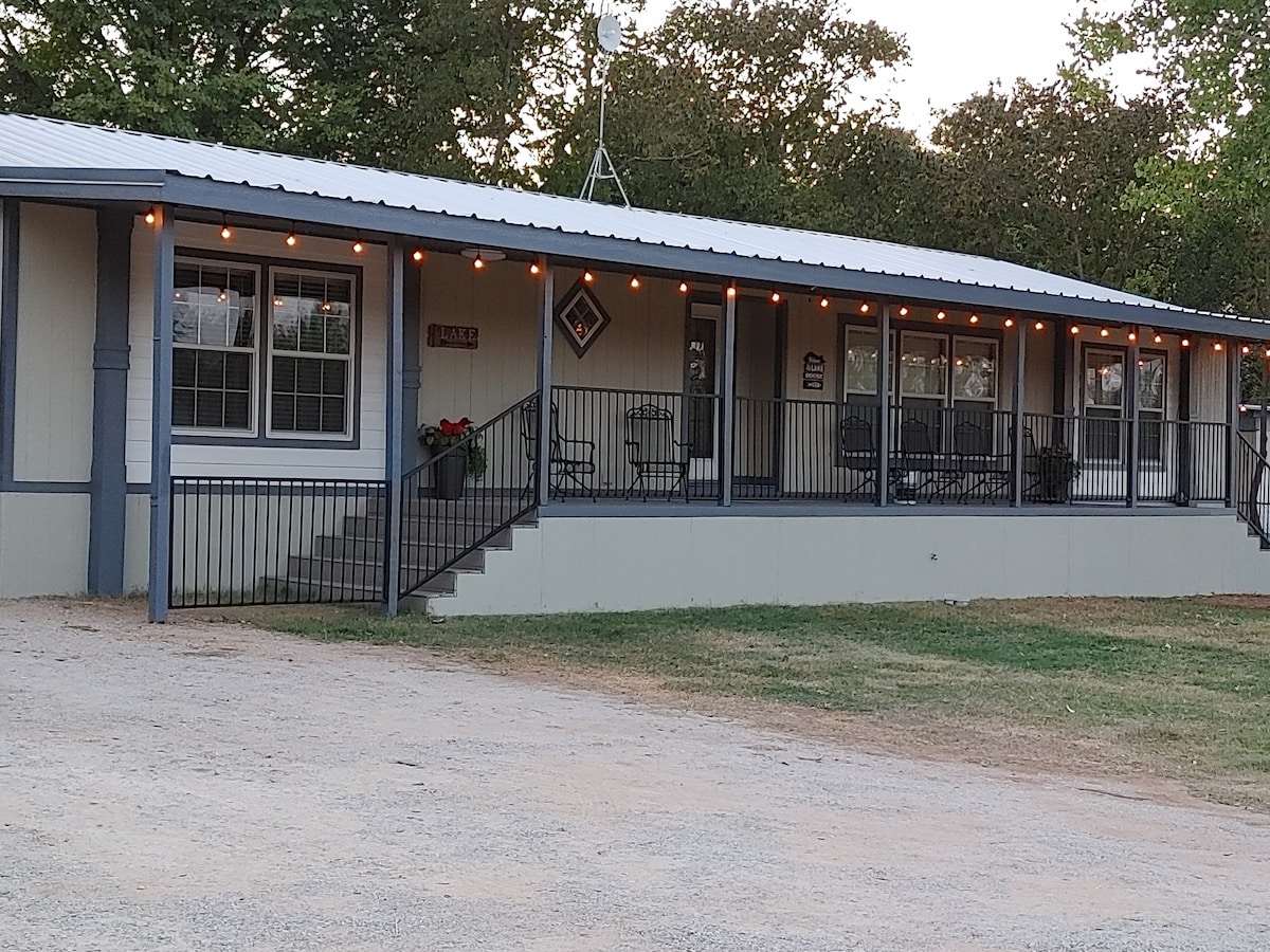 Just Imagine wit hot tub lake 1 min rocker b 8 min Houses for Rent in