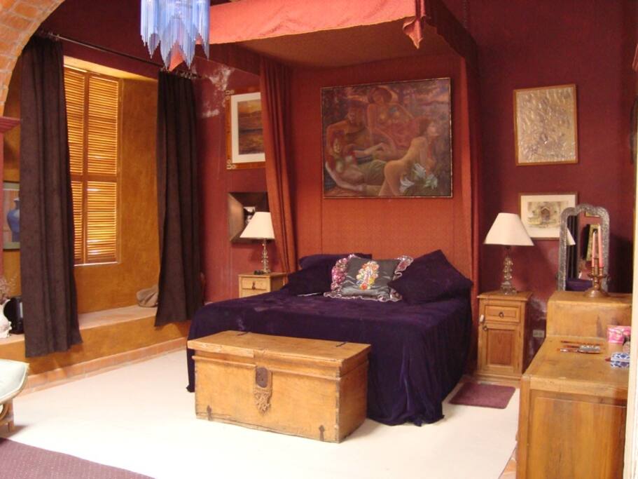 Original 250 year old room
250 USD.