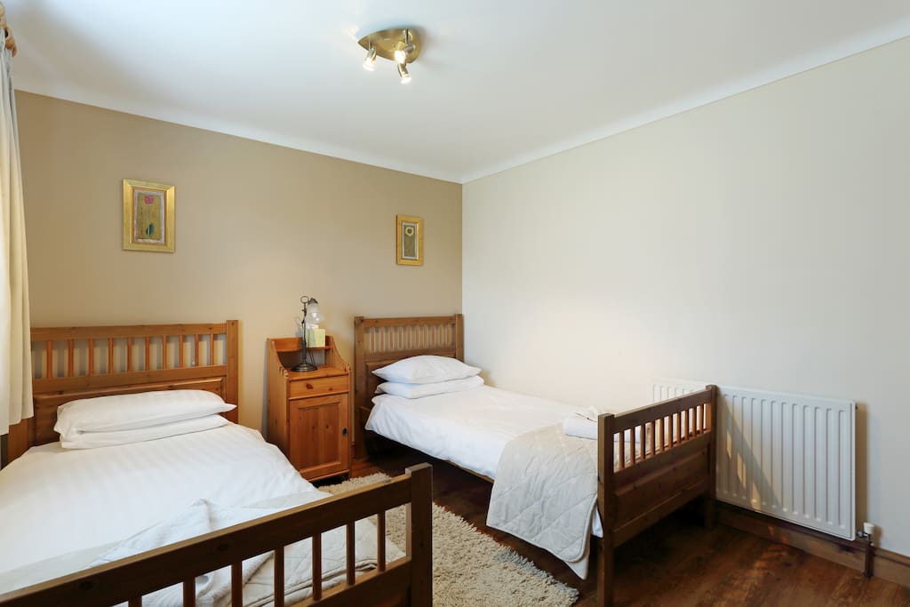 Twin bedroom