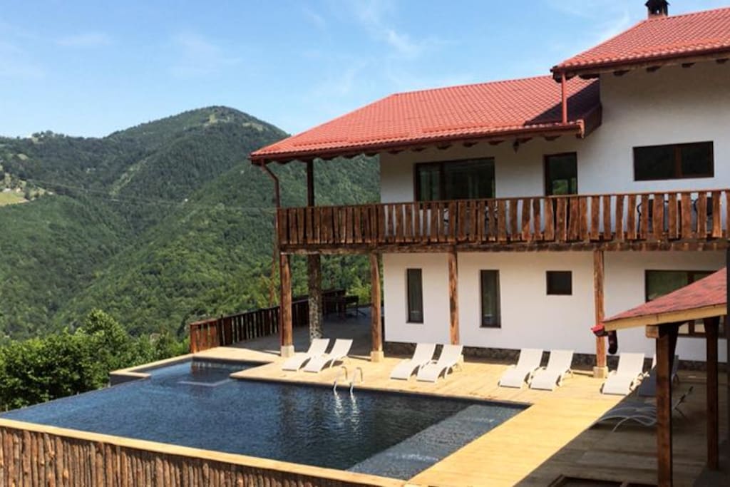 Infinity pool
