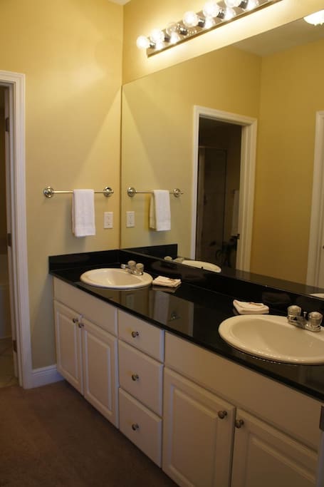 San Carlos. Master Bathroom