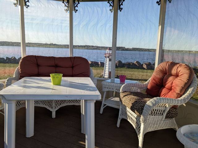 Beautiful waterfront house with hot tub gallery image 4