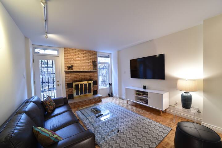 Elegant Private House – Heart of Downtown gallery image 2