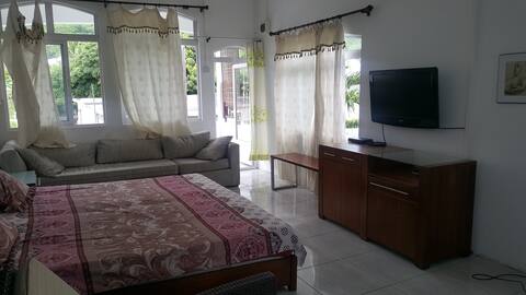 Quiet appartment 7km from Le Morne.