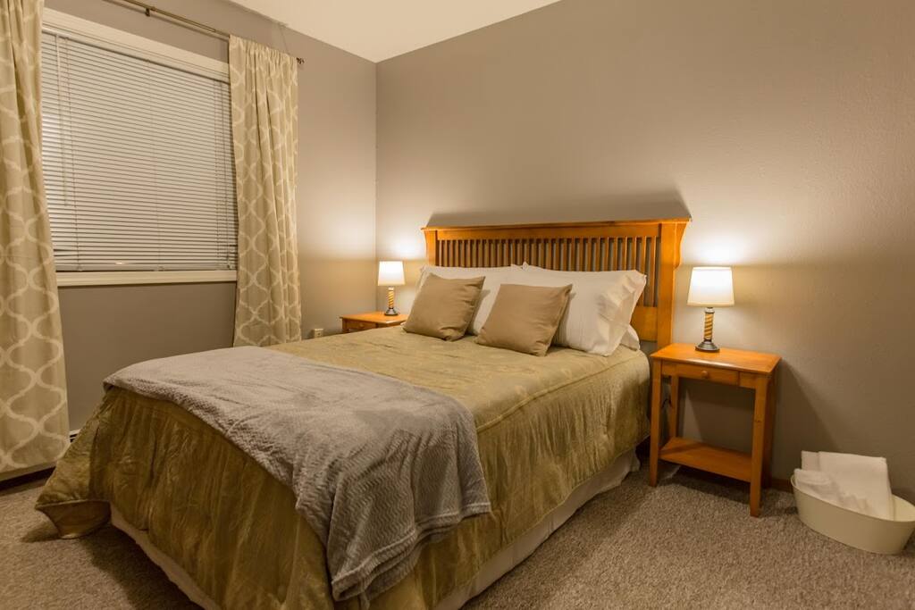 Lambton #3 - Bedroom - Double Bed