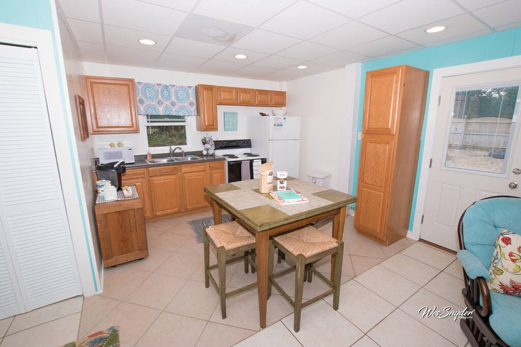 Full kitchen