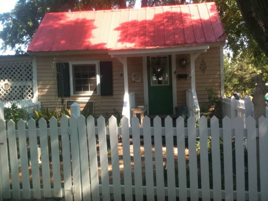 Antique cabin on working farm. Cottages for Rent in Thomson,