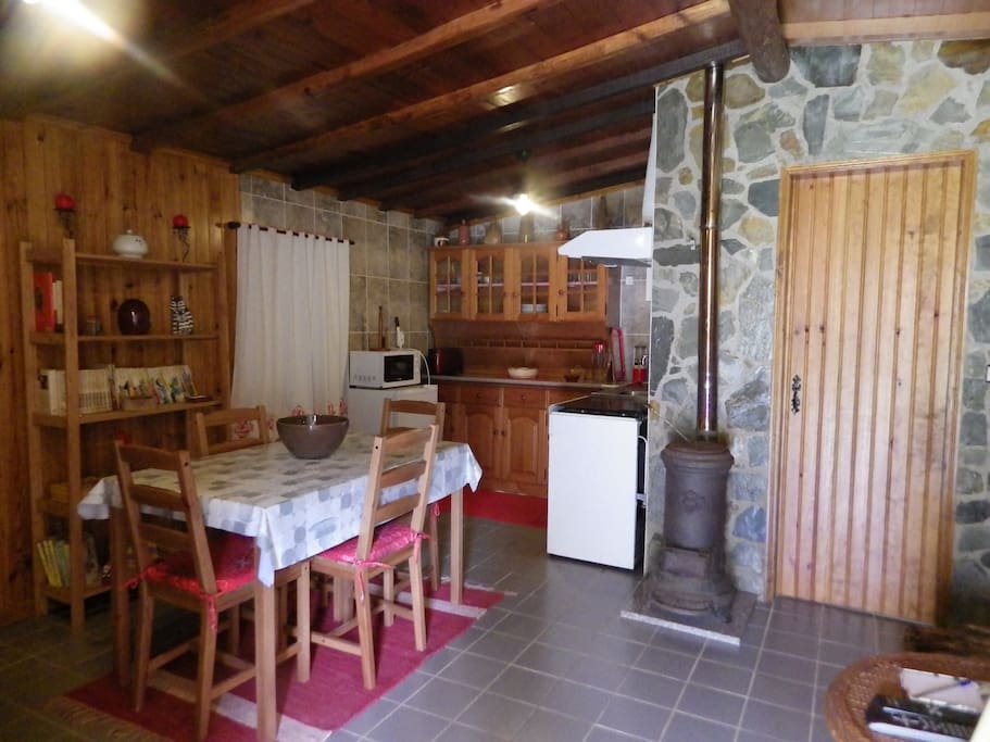 Cozinha e sala de jantar