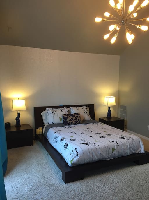 Master bedroom (upstairs) queen bed (tempurpedic)