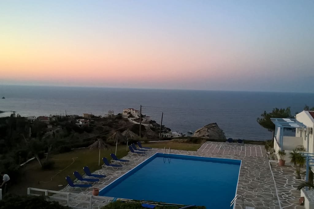 BELLEVIEW A BIG SWIMING POOL AREA WITH SEAVIEW