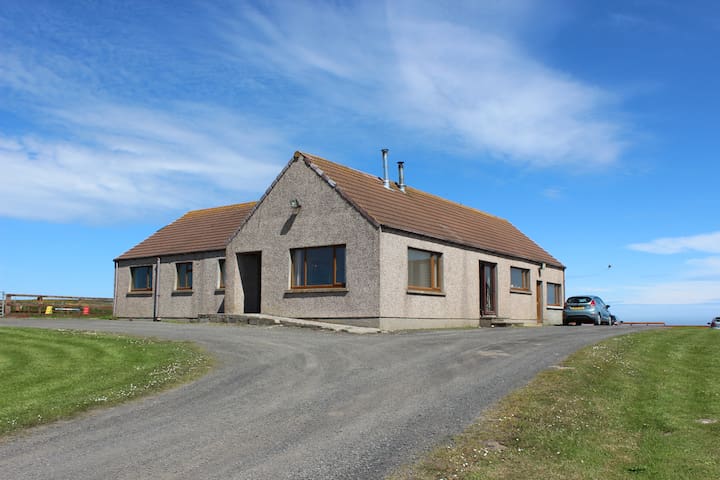 Quiet Country Home. Double en-suite & breakfast