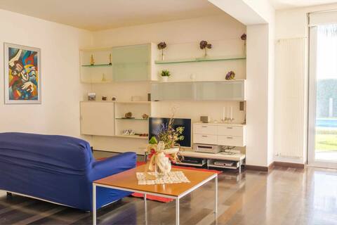 Popular Airbnb listing: Villa Oras - Garden and pool in Mascali