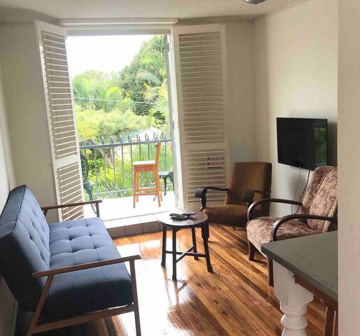 Apartment in Heart of West End