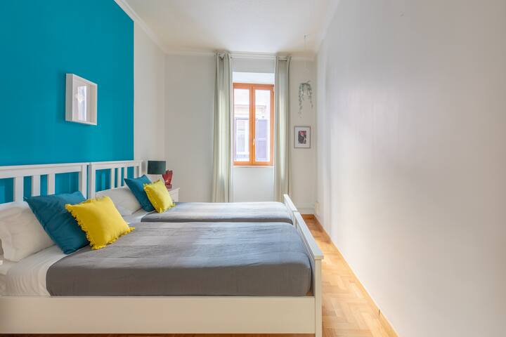 iFlat | Spanish Steps Blue Apartment gallery image 3