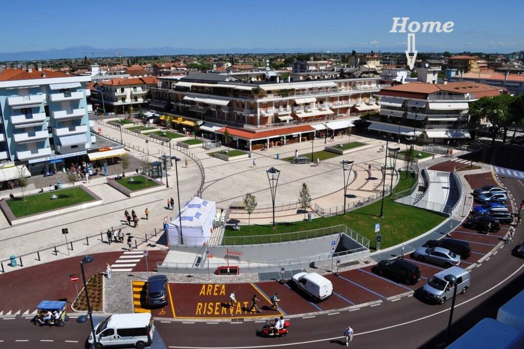 Pz. Milano Square (Piazza Milano)