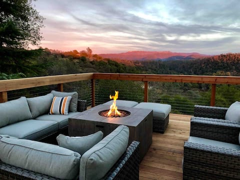 Hilltop Yosemite Retreat-VIEWS/Hot tub/GameRoom