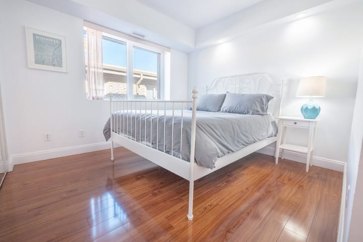 Large master bedroom w/ queen-size bed
