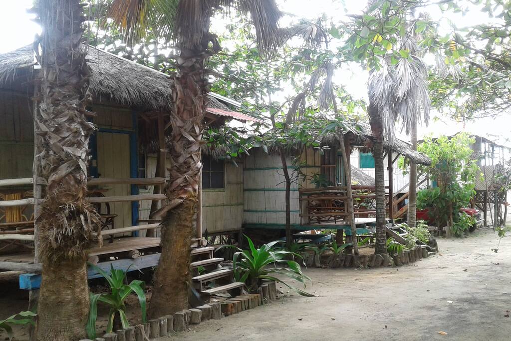 Conjunto de 7 cabañas familiares, capacidad 6 a 8 pax. opcional cualquier nro. menor de huespedes, servicio de alimentación en restaurante.