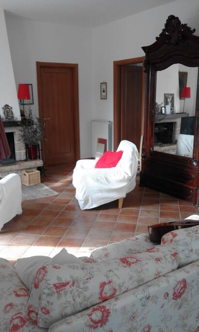 salotto con camino