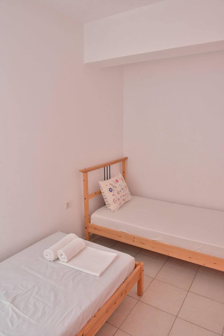 ห้องนอน 2 (Bedroom 2)