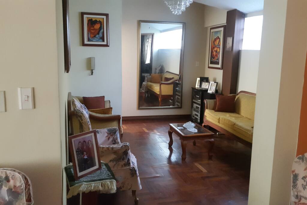 Sala pequeña entre cuartos