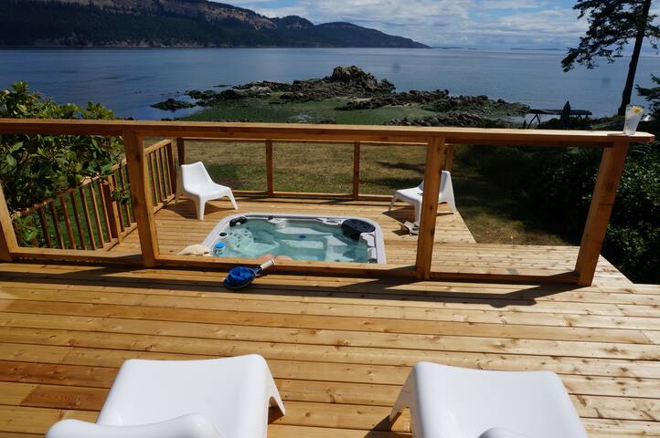 Oceanfront low bank home viewing Mt. Baker. gallery image 4